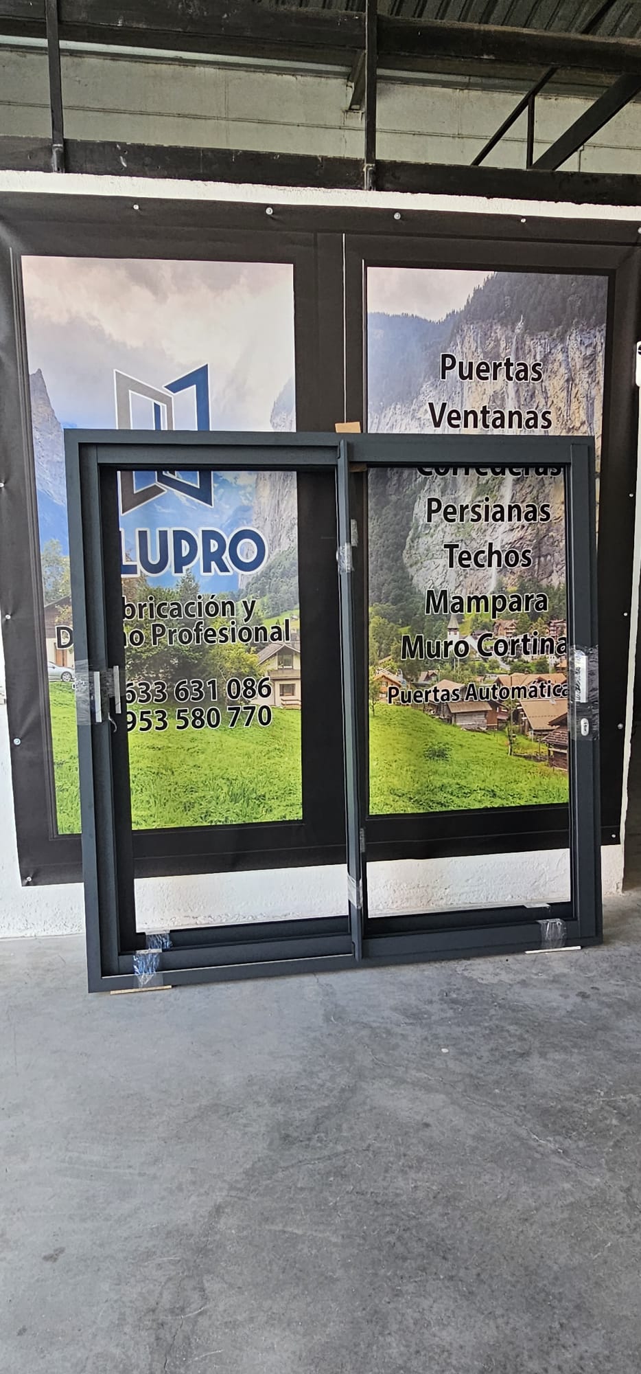Corredera de aluminio antracita en fabricación
